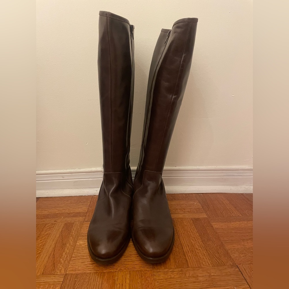 Gorgeous Chocolate Brown Riding Style Boots.